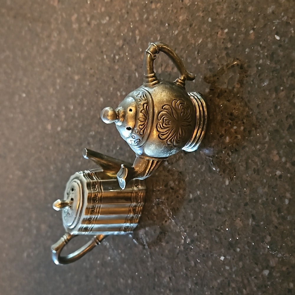 Godinger Salt & Pepper shaker